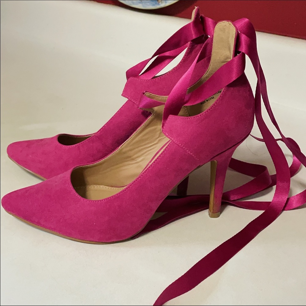 LACE UP HEELS